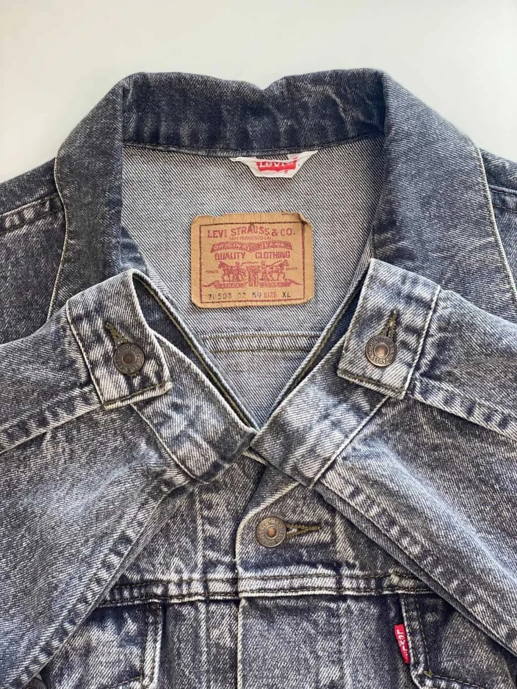 80s vintage customised Levis stonewash trucker denim jacket with a painted back – Large / XL