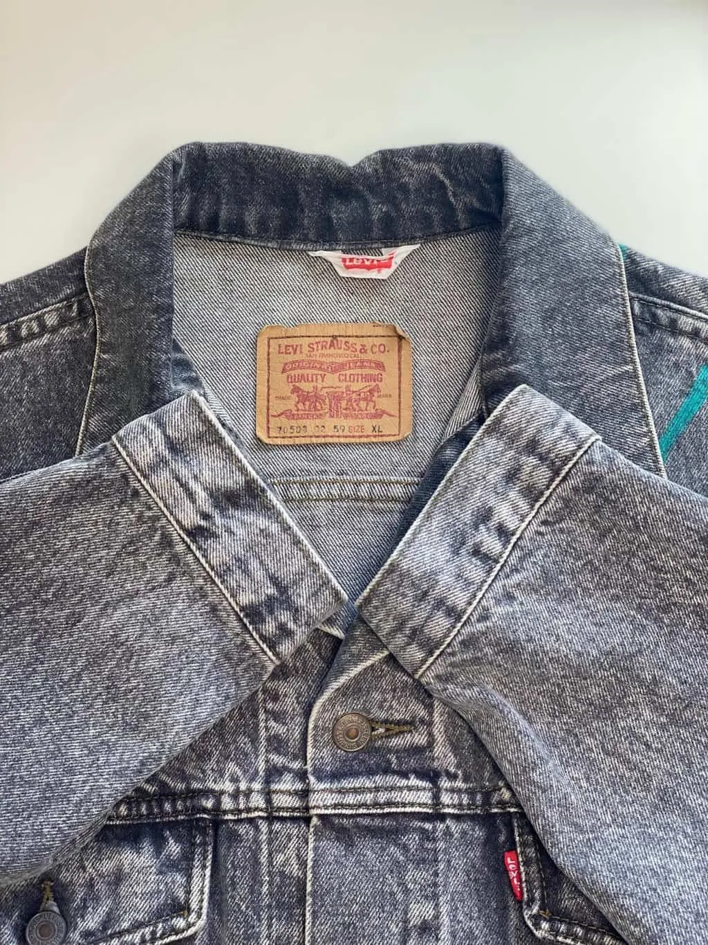 80s vintage customised Levis stonewash trucker denim jacket with a painted back – Large / XL