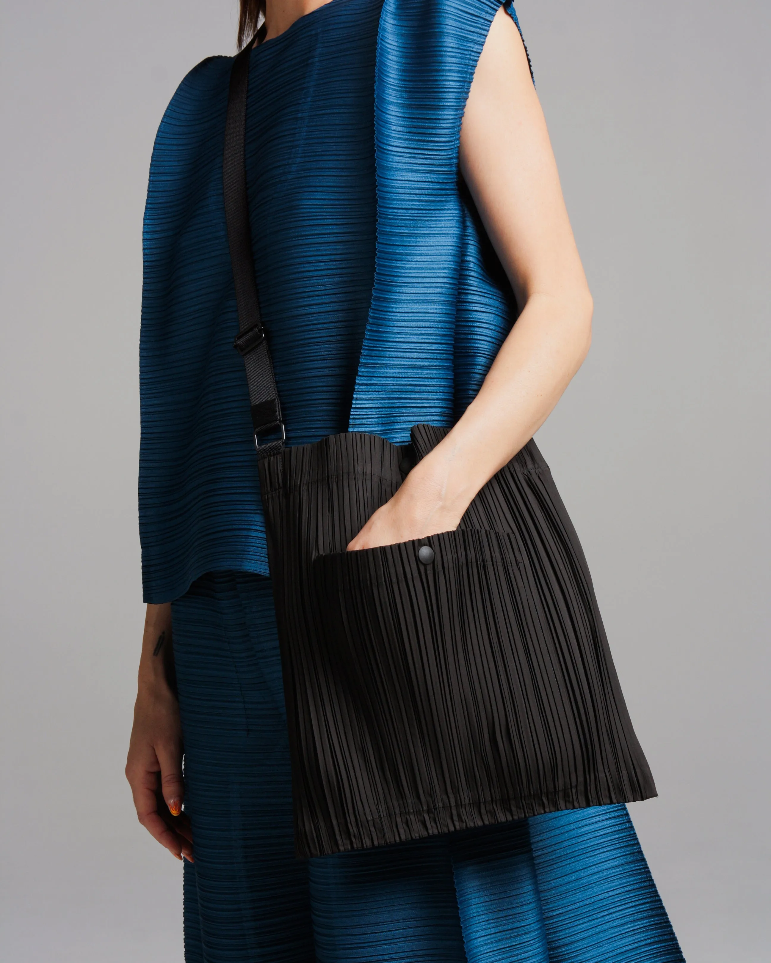 Black Crossbody Pleated Bag