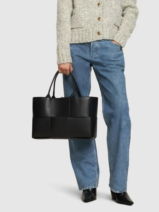 Bottega Veneta   Medium Arco leather tote bag 