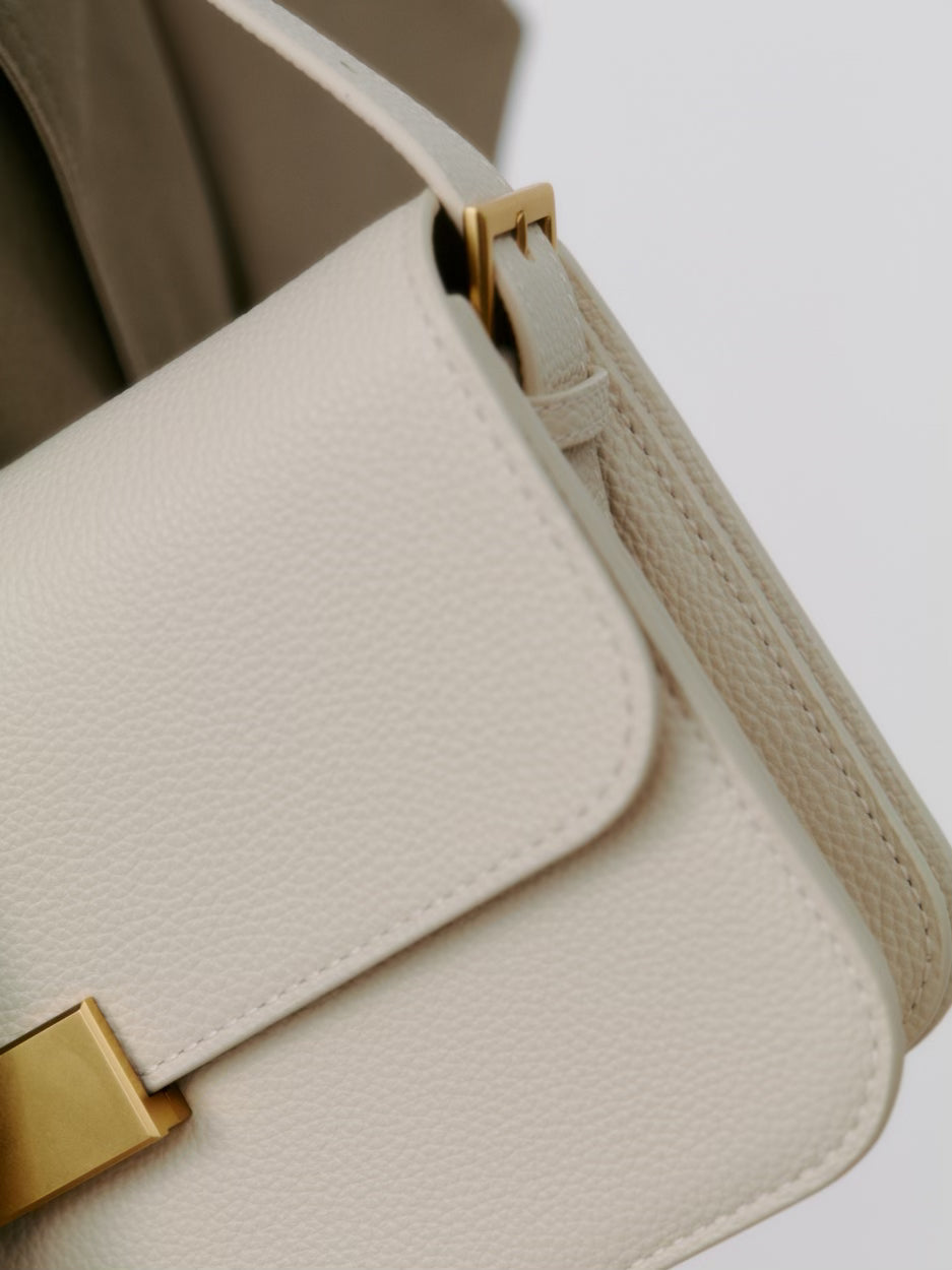 THE CLASSIC SHOULDER BAG - CREAM PEBBLE